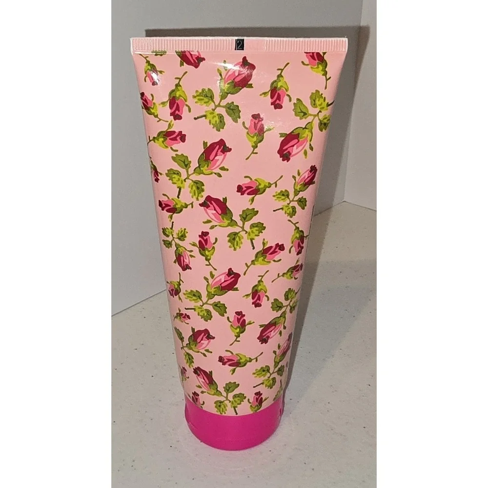 Betsy Johnson Body Lotion 6.7 ML 200ml  Floral  Fragrant New‎ SEALED